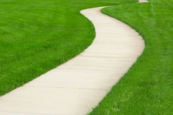 Walkway Building in Yorba Linda